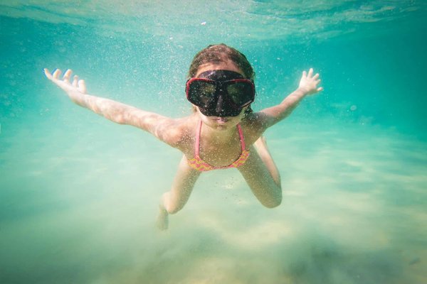 Où trouver les plus beaux spots de snorkeling dans les îles de la Société, Polynésie française : endroits et périodes recommandés ?